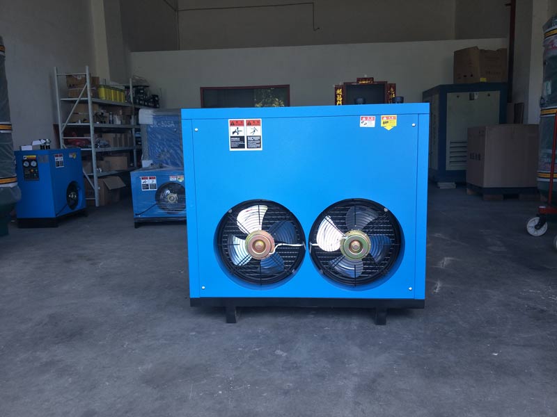 接下來(lái)我們冷干機(jī),吸干機(jī)那個(gè)牌子的好